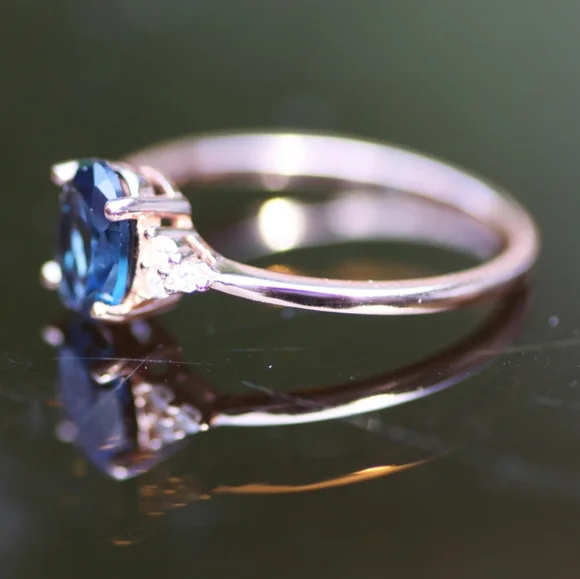 London Blue Lab Topaz Oval Gemstone Ring - Picture 4 of 5